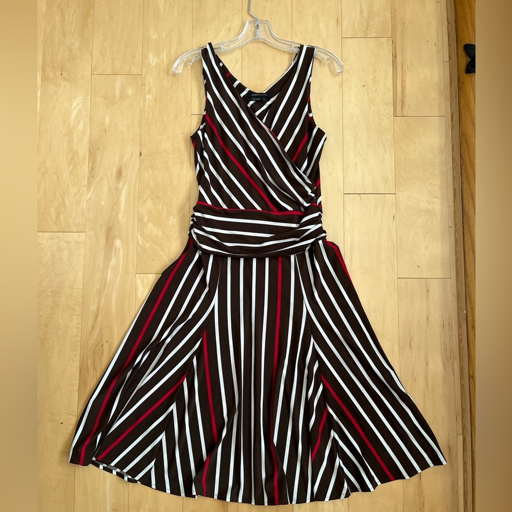 BCBGMAXAZRIA Dress
Chocolate, red and white striped sleeveless dress